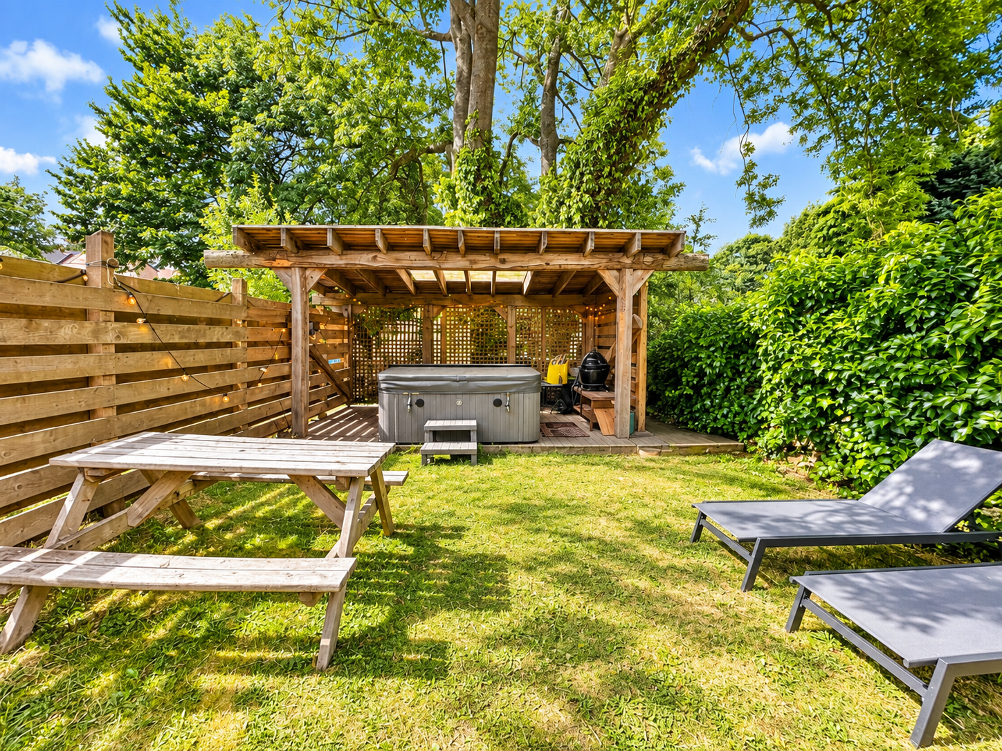 Private garden and hot tub at The Allendale Wolf in Allendale, Northumberland